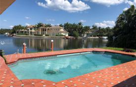 Комфортабельная вилла с частным бассейном, террасой и видом на залив, Холливуд, США за $1 645 000