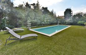 Современная вилла с бассейном в закрытой резиденции, Жуан ле Пен, Франция за 5 000 € в неделю