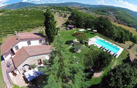Историческая ферма с виноградником и оливковой плантацией в Корчано, Перуджа, Италия за 2 700 000 €