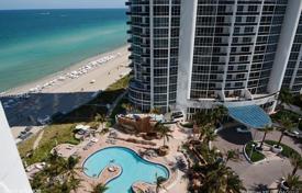 Меблированные двухкомнатные апартаменты на первой линии от океана в Санни-Айлс-Бич, Флорида, США за $779 000