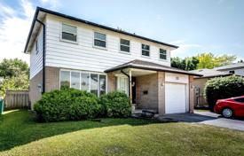 Дом в городе в Скарборо, Торонто, Онтарио,  Канада за C$988 000