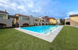 Двухуровневая квартира в комплексе с бассейном, Пескьера-дель-Гарда, Италия за 385 000 €