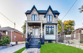 Дом в городе в Восточном Йорке, Торонто, Онтарио,  Канада за C$1 954 000