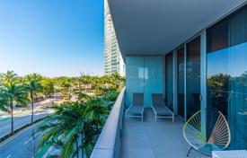 Меблированные апартаменты с террасами в здании с бассейном и тренажерным залом, Майами-Бич, США за $1 495 000