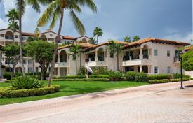 Комфортабельные апартаменты с видом на океан в резиденции на первой линии от пляжа, Майами-Бич, Флорида, США за $1 895 000