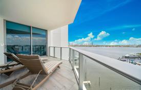 Светлые апартаменты с видом на океан в резиденции на первой линии от пляжа, Север Майами-Бич, Флорида, США за 917 000 €