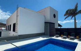 Таунхаус с бассейном и садом на берегу океана в Эль Медано, Тенерифе, Испания за 720 000 €