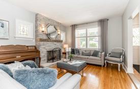 Дом в городе в Скарборо, Торонто, Онтарио,  Канада за C$2 256 000