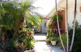 Уютный коттедж с частным садом и террасой, Сарфсайд, США за $749 000