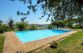Комфортабельный загородный дом с бассейном и садом, Марке, Италия за 2 300 000 €