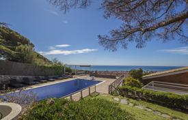 Полностью отремонтированный дом в Кабрилсе с панорамным видом на море! за 950 000 €