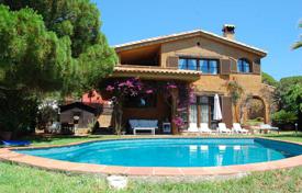 Меблированная вилла с садом, бассейном и парковкой, 800 метров до пляжа, Льорет‑де-Мар, Жирона, Испания за 3 100 € в неделю