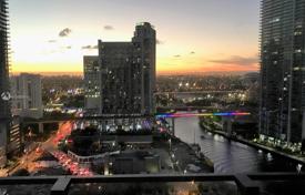 Комфортабельные апартаменты с террасой и видом на реку в здании с бассейном и спа-центром, Майами, США за 854 000 €