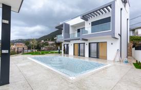 Новый трёхэтажный дом с бассейном и видом на море в городе Бар, Черногория за 500 000 €