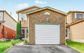 Дом в городе в Скарборо, Торонто, Онтарио,  Канада за C$1 123 000