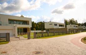 Комфортабельный частный дом в благоустроенном посёлке закрытого типа Таурени за 380 000 €