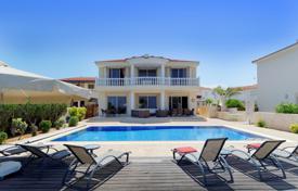 Современная вилла с бассейном в 20 метрах от пляжа, Каппарис, Кипр за 4 800 € в неделю