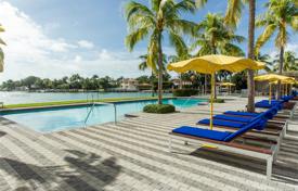Комфортабельная квартира с видом на океан в уютной резиденции, недалеко от пляжа, Майами-Бич, Флорида, США за $850 000