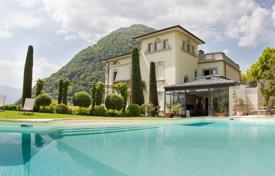 Классическая четырехэтажная вилла с видом на озеро Комо и горы в Ардженьо, Ломбардия, Италия за 16 000 € в неделю