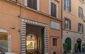 Просторные апартаменты с террасой в историческом здании, Рим, Италия за 1 700 000 €