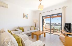 Солнечная трехкомнатная квартира с панорамным видом в Лагуше, Фару, Португалия за 410 000 €