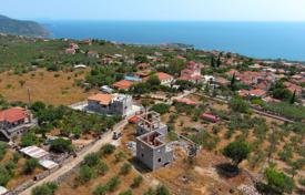 Два каменных незаконченных дома с видом на море в Неохори, Пелопоннес, Греция за 270 000 €