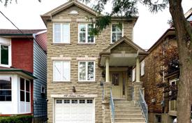 Дом в городе в Олд Торонто, Торонто, Онтарио,  Канада за C$1 757 000