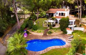 Меблированная вилла с садом, бассейном и парковкой, вторая береговая линия, Льорет‑де-Мар, Жирона, Испания за 3 960 € в неделю