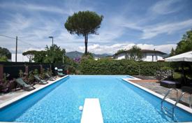 Красивая новая вилла с большим садом и бассейном в 750 метрах от моря, Форте-дей-Марми, Италия. Цена по запросу