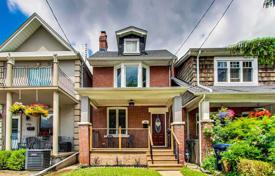 Дом в городе в Йорке, Торонто, Онтарио,  Канада за C$1 217 000