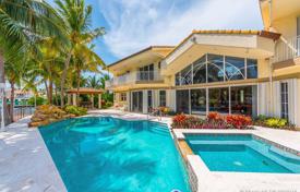 Семейная вилла с бассейном, доками, гаражом, террасой и видом на залив, Майами, США за 4 565 000 €