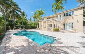 Комфортабельная вилла с патио, бассейном, гаражом и террасой, Майами-Бич, США за $4 790 000