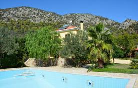 Двухэтажная вилла с бассейном, садом и видом на горы в Эпидавре, Пелопоннес, Греция за 370 000 €