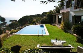 Вилла с бассейном в 300 метрах от моря, Льорет‑де-Мар, Испания за 4 100 € в неделю