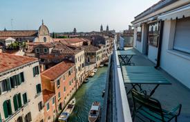 Просторный пентхаус с террасой и видом на канал, Венеция, Италия за 2 500 000 €