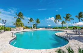 Современная квартира с видом на океан в резиденции на первой линии от пляжа, Майами-Бич, Флорида, США за $950 000