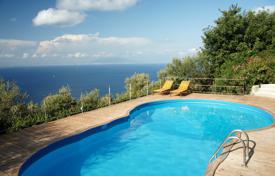 Двухэтажная вилла с панорамным видом на море на острове Капри, Кампания, Италия за $15 400 в неделю