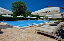 Меблированный дом в резиденции с бассейном, Ластва Грбальска, Черногория за 395 000 €