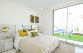 Одноэтажная вилла c 3 спальнями с частным солярием в Торревьехе за 489 000 €