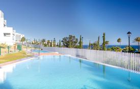 Четырехкомнатная квартира рядом с морем в Бенальмадене, Малага, Испания за 414 000 €