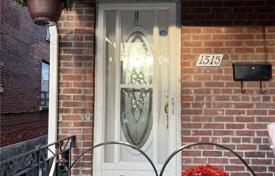 Дом в городе на Лансдавн-авеню, Олд Торонто, Торонто,  Онтарио,   Канада за C$2 133 000