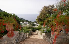 Великолепная трехуровневая вилла с видом на море, остров Капри, Кампания, Италия за 14 200 € в неделю