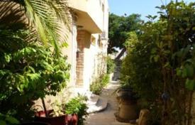 Современный коттедж с террасой и небольшим участком, Нетания, Израиль за $954 000