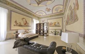 Квартира в историческом палаццо на продажу в центре Флоренции. Цена по запросу