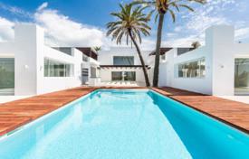Великолепная вилла с бассейном, садом, парковкой и видом на море в Марбелье, Малага, Испания за 3 950 000 €