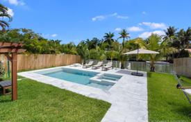 Просторная вилла с задним двором, бассейном, зоной отдыха и гаражом, Майами, США за $1 850 000