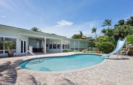 Комфортабельная вилла с частным садом, бассейном, террасой и видом на океан, Майами-Бич, США за 6 333 000 €