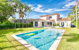 Уютная вилла с задним двором, бассейном и террасой, Майами-Бич, США за $1 450 000
