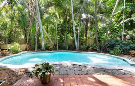 Комфортабельная вилла с садом, задним двором, бассейном, зоной отдыха и гаражом, Майами, США за $899 000