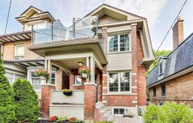 Дом в городе в Олд Торонто, Торонто, Онтарио,  Канада за C$1 754 000